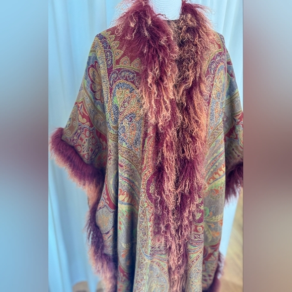 Jean Crisan Fourrure wool woven multicolor Paisley pattern w/ lamb fur trim cape - Picture 7 of 7
